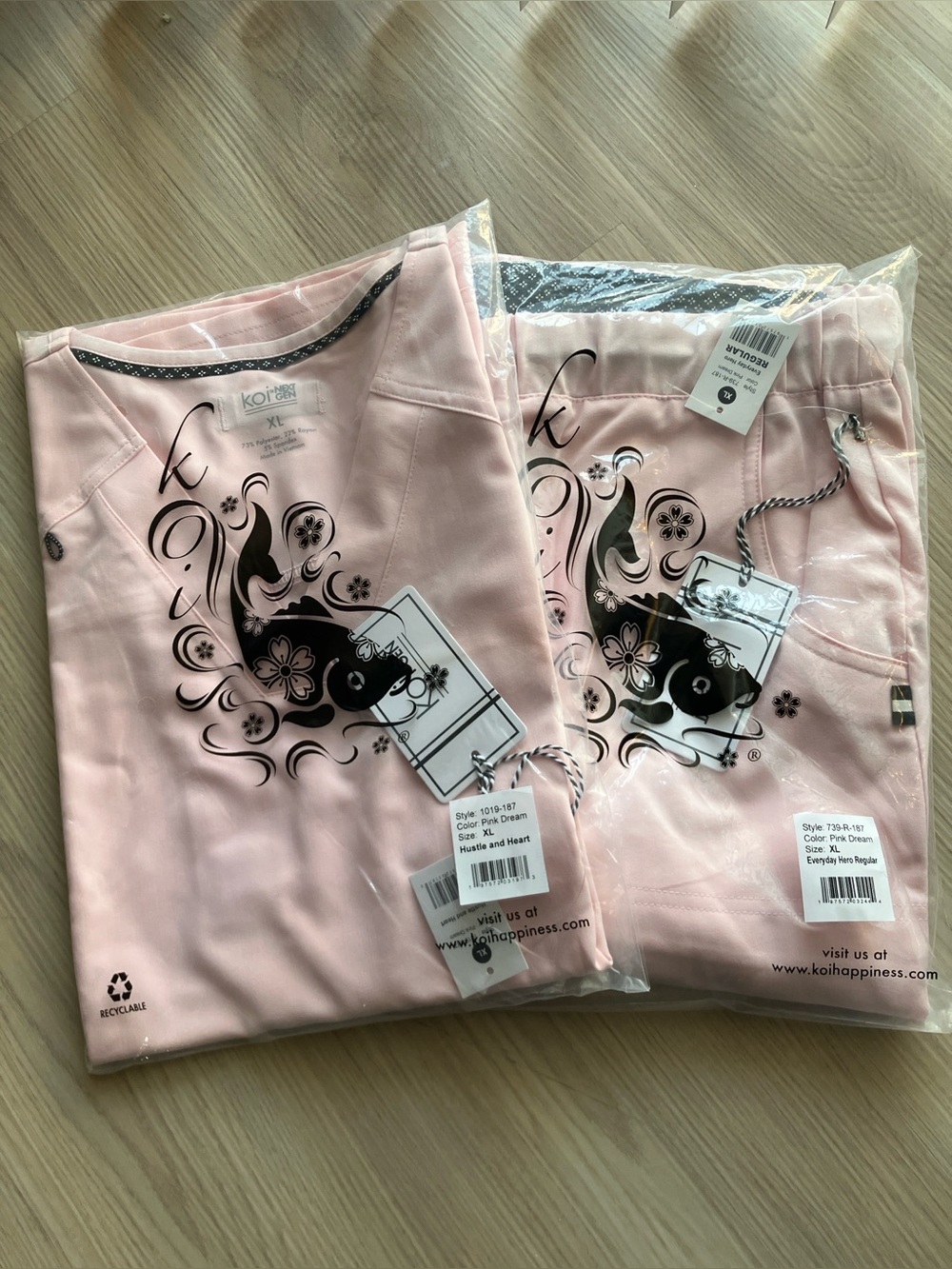 Koi XL Women’s scrub set NWT